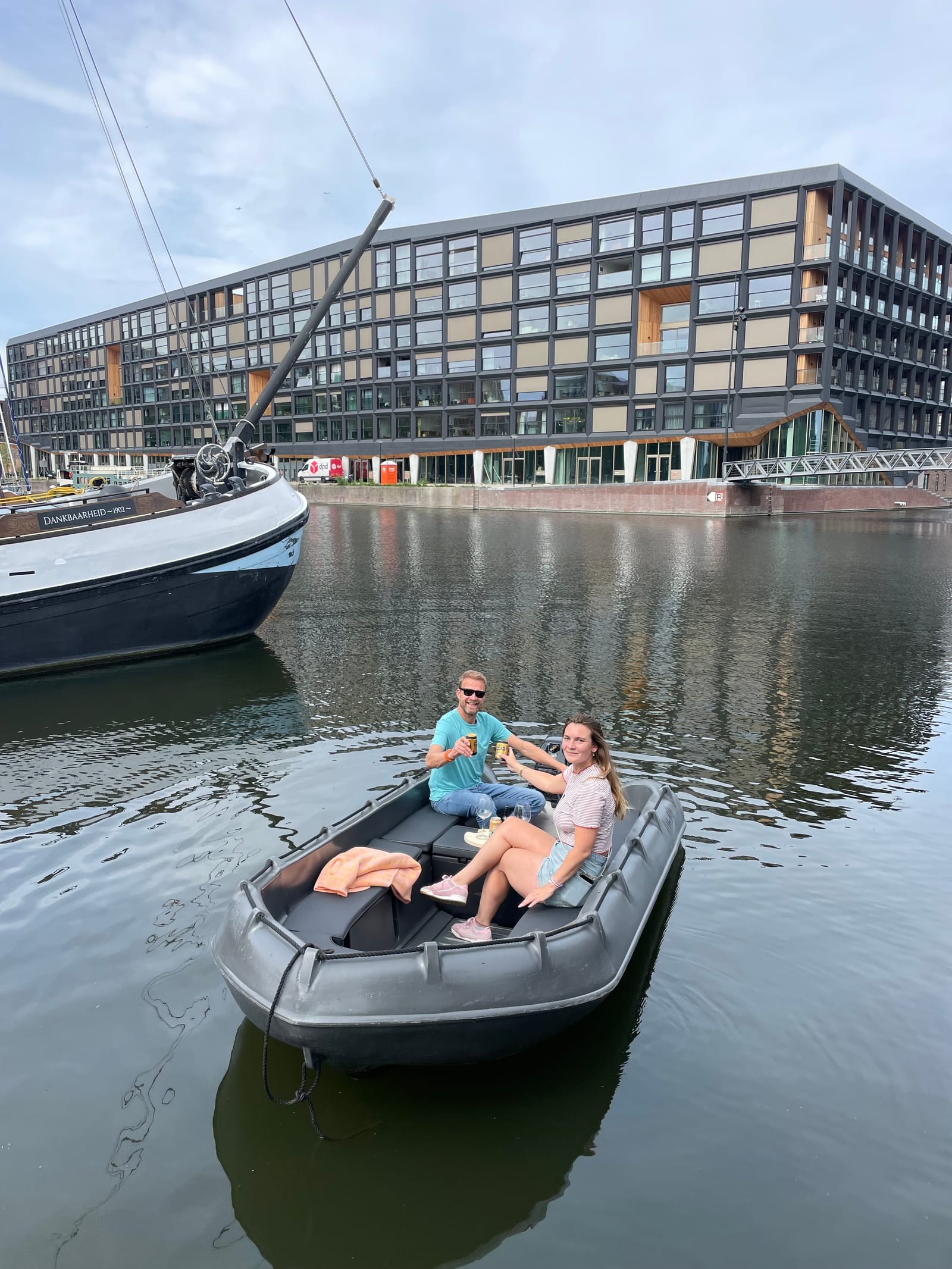 A couple on the Whaly motorboat in IJburg